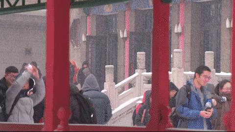 哈尔滨一高校操场惊现双航母,朋友圈刷屏清华大学
