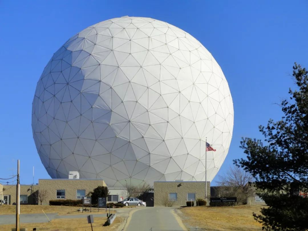 我们发射出去的8400吨太空垃圾，该怎么“扫”？