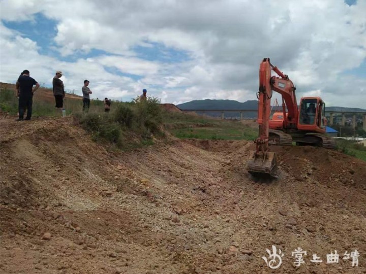 召夸镇四到位做好召泸高速公路陆良段*地征***迁拆**补偿工作已兑付款8335.98万元