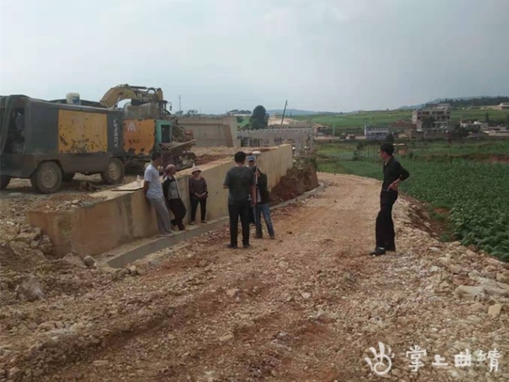 召夸镇四到位做好召泸高速公路陆良段*地征***迁拆**补偿工作已兑付款8335.98万元