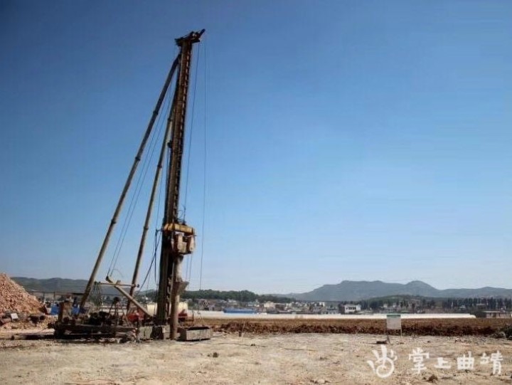 召夸镇四到位做好召泸高速公路陆良段*地征***迁拆**补偿工作已兑付款8335.98万元