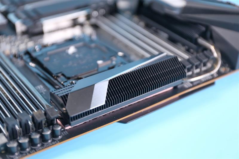 技嘉x299xaorusmaster开箱,技嘉AORUS主板怎么样