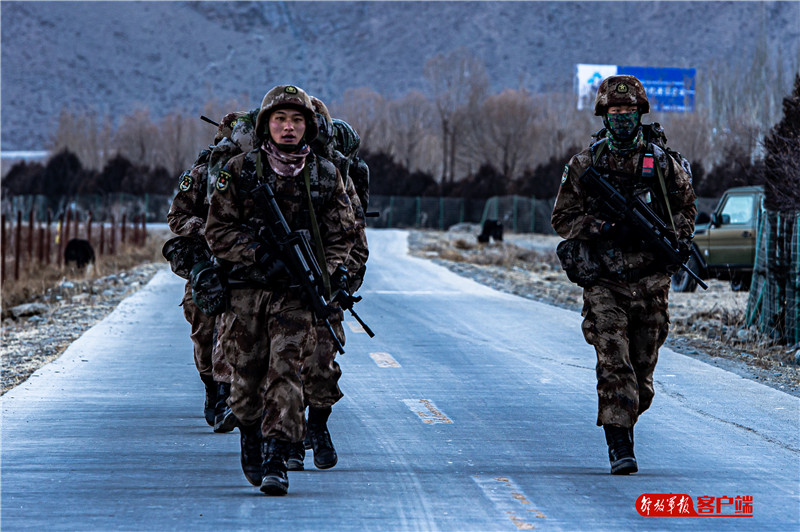 负重70斤登山,负重30斤拉练70公里