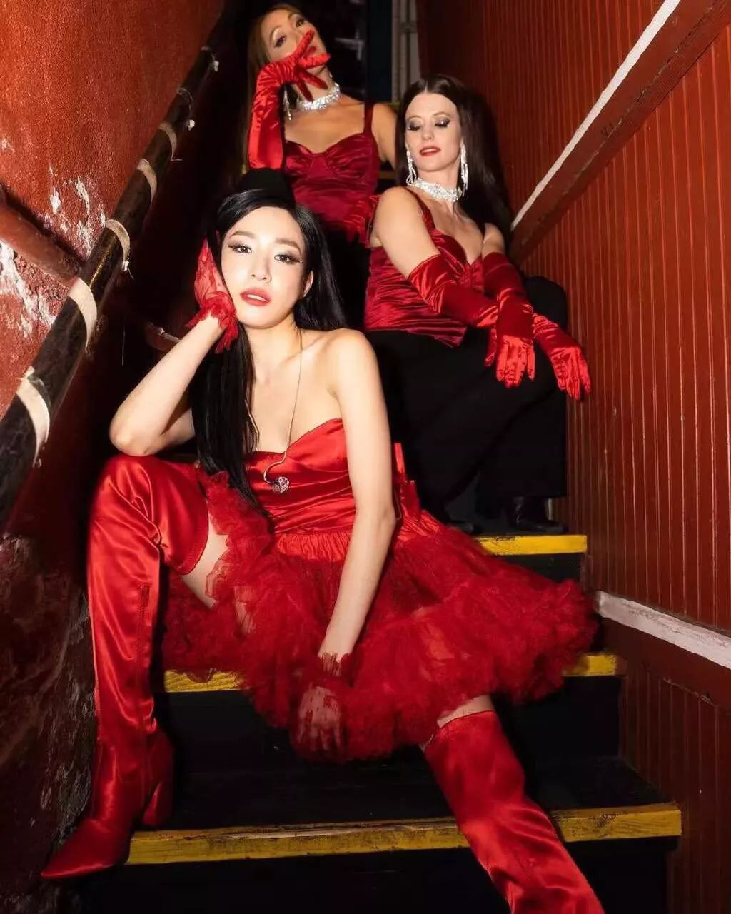 林俊杰女团合影,林俊杰和素人合影