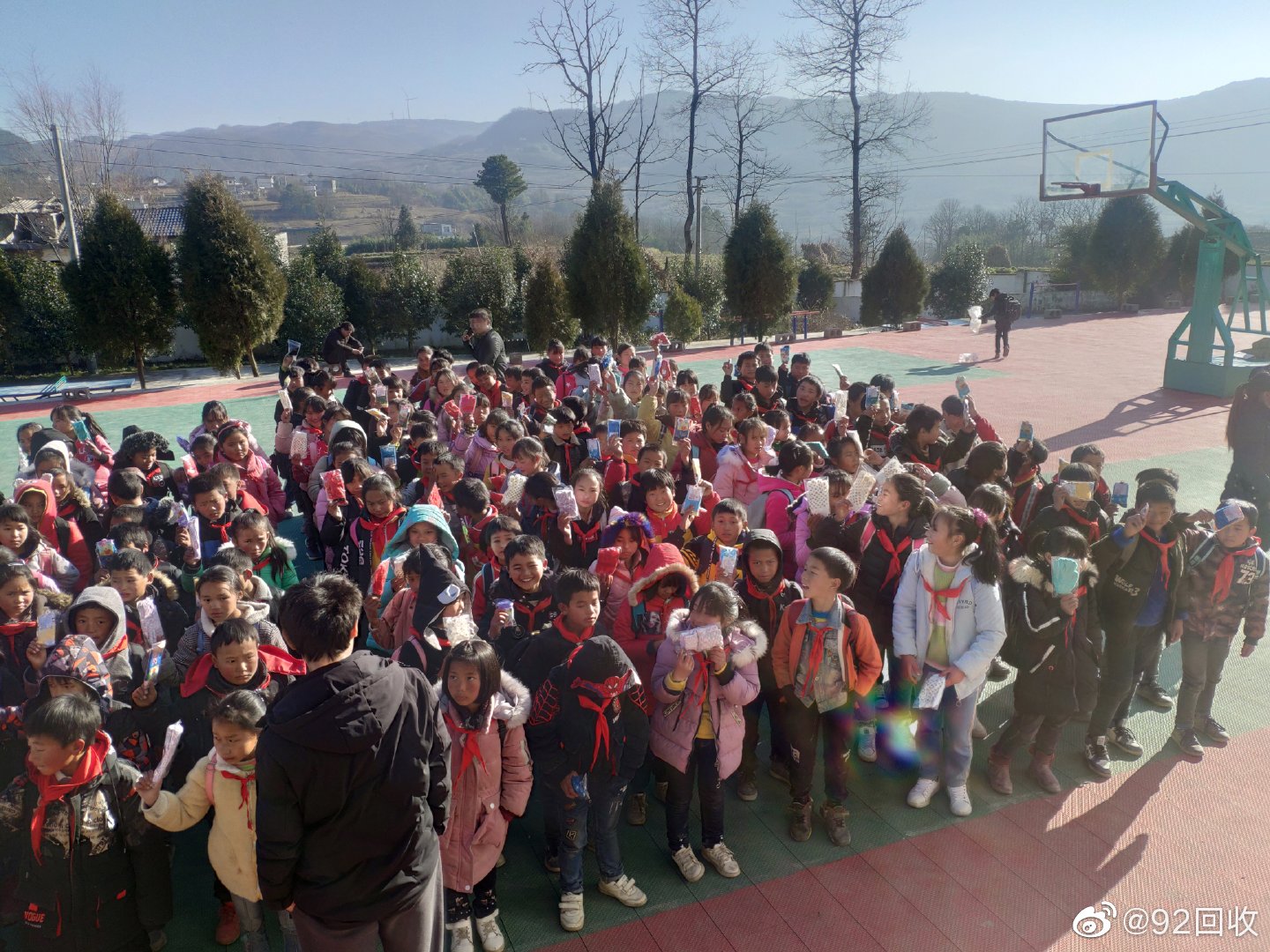 tfboys十周年直播王源绿色衣服,tfboys送祝福王源新歌