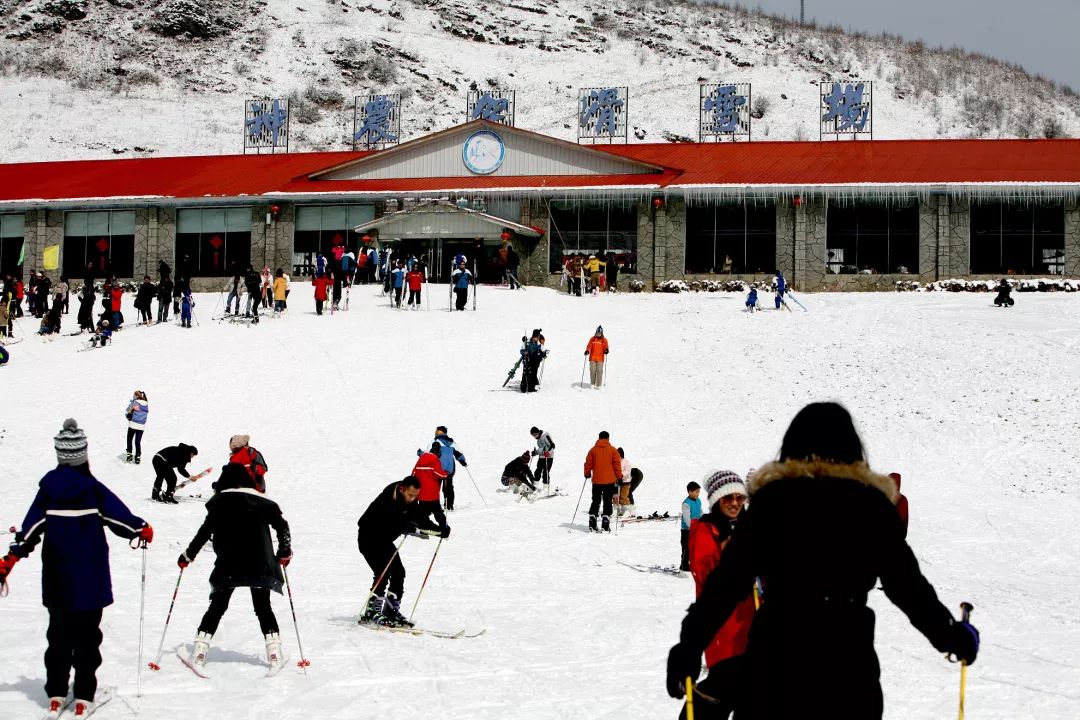 湖北最近的滑雪场,湖北哪的滑雪场有跳台
