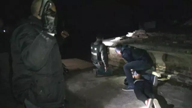 两吨跨国*私走**巨量*毒冰**陆丰甲子港现形记——广东省公安厅“11·24”专案侦办纪实