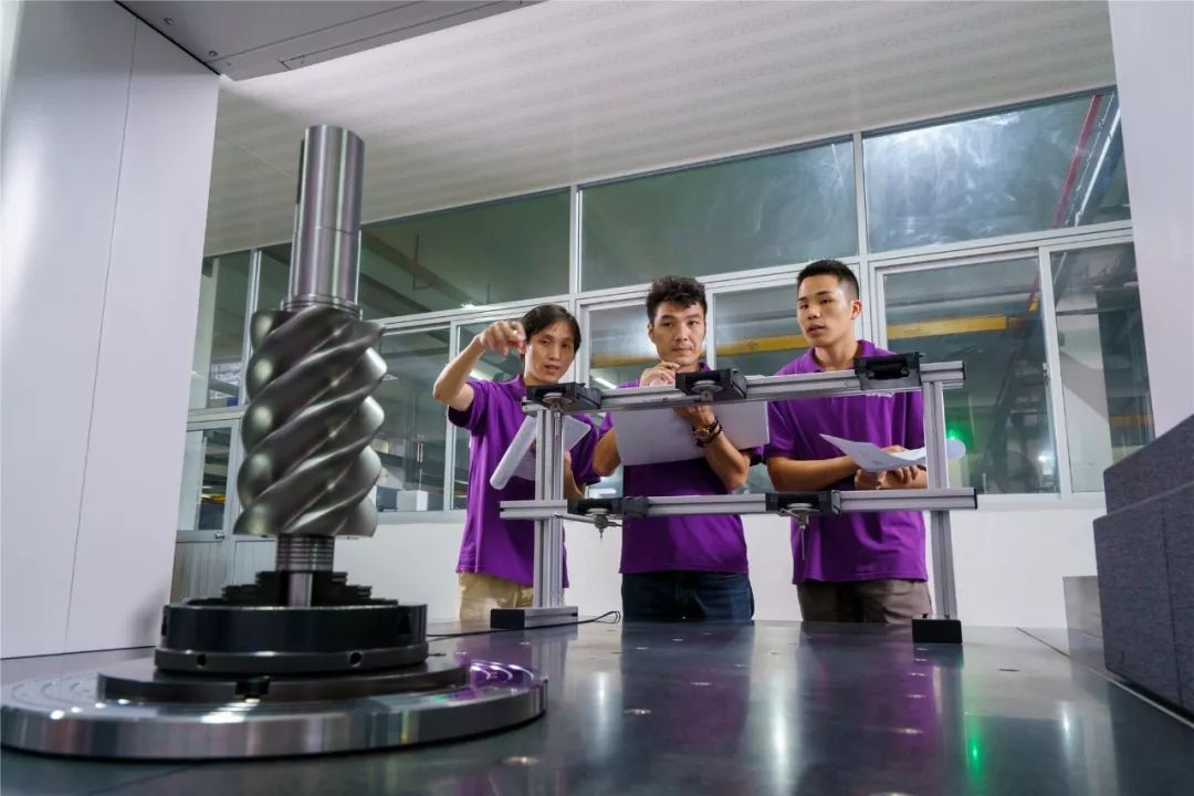 实施减税降费政策要向制造业倾斜,减税降费制造业高质量发展