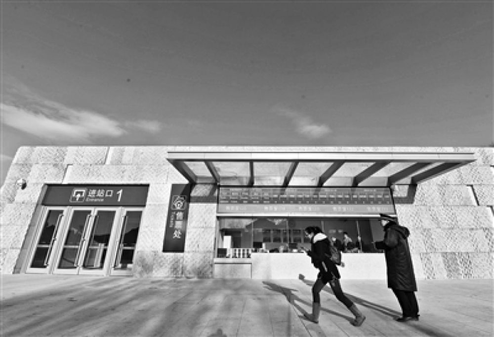 京张八达岭扶梯,京张高铁八达岭站都停吗