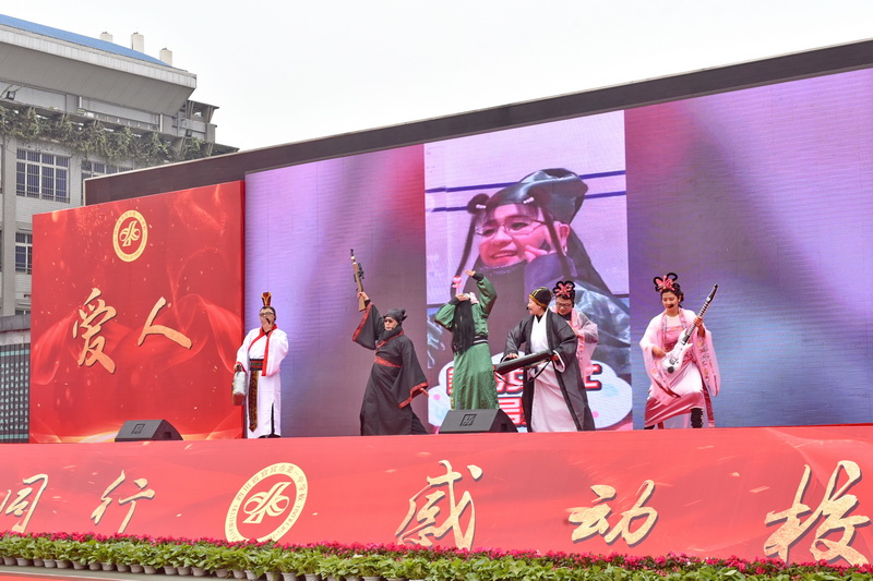 宜宾一中十四届年度感动人物投票,宜宾市一中感恩迎新晚会