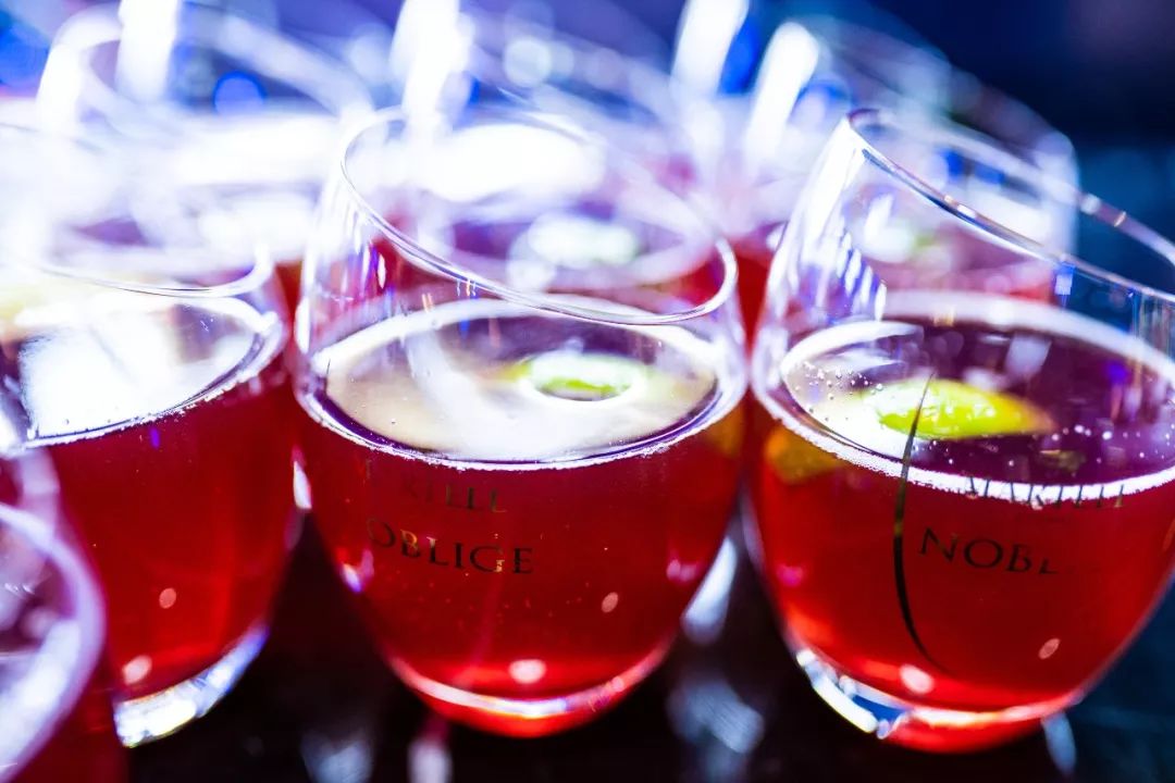 这些名流明星办的派对，也太惊人了吧