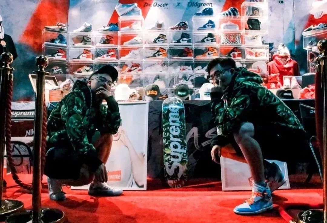 穿80万鞋子,穿着80多万鞋子的学生