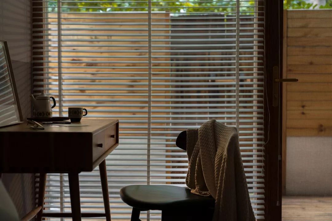 她家院子比房子还大，足足有80m²，在城里也能过得像李子柒