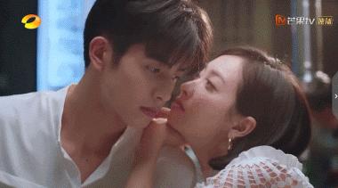 这种男人没结婚早点离开没有好的,男人还不分手留着过年吗