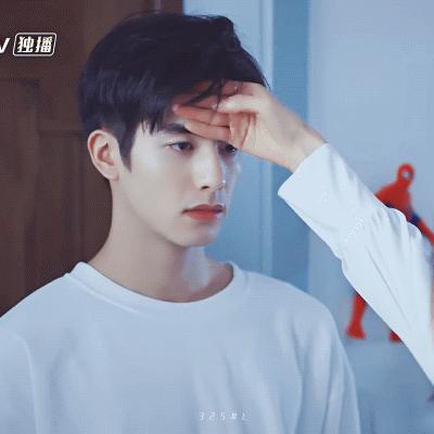 这种男人没结婚早点离开没有好的,男人还不分手留着过年吗