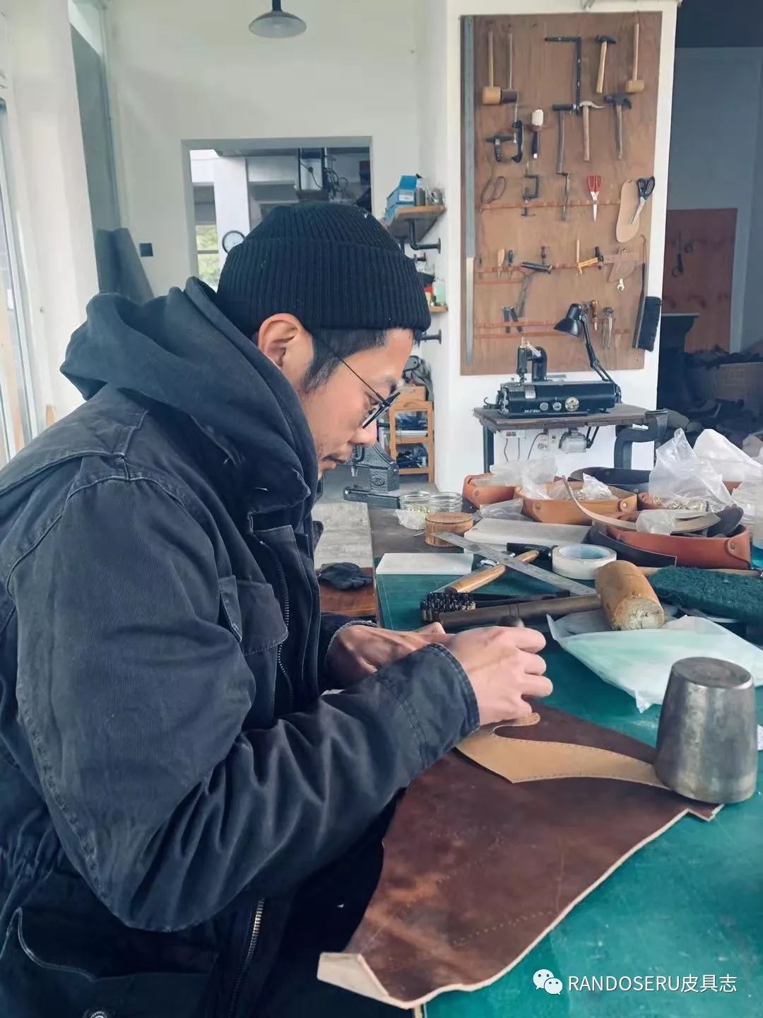 自制头戴式面具,用帽子制作蒙面面具