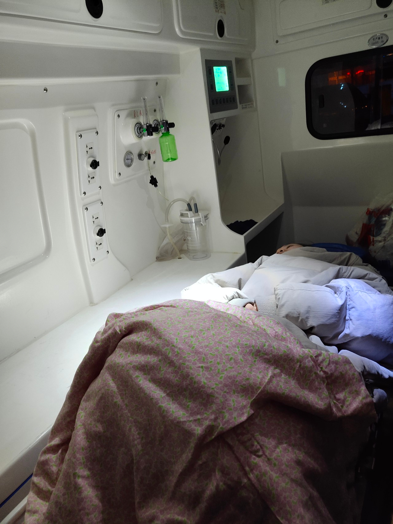 二胎临产助产,助产士在家给孕妇生二胎