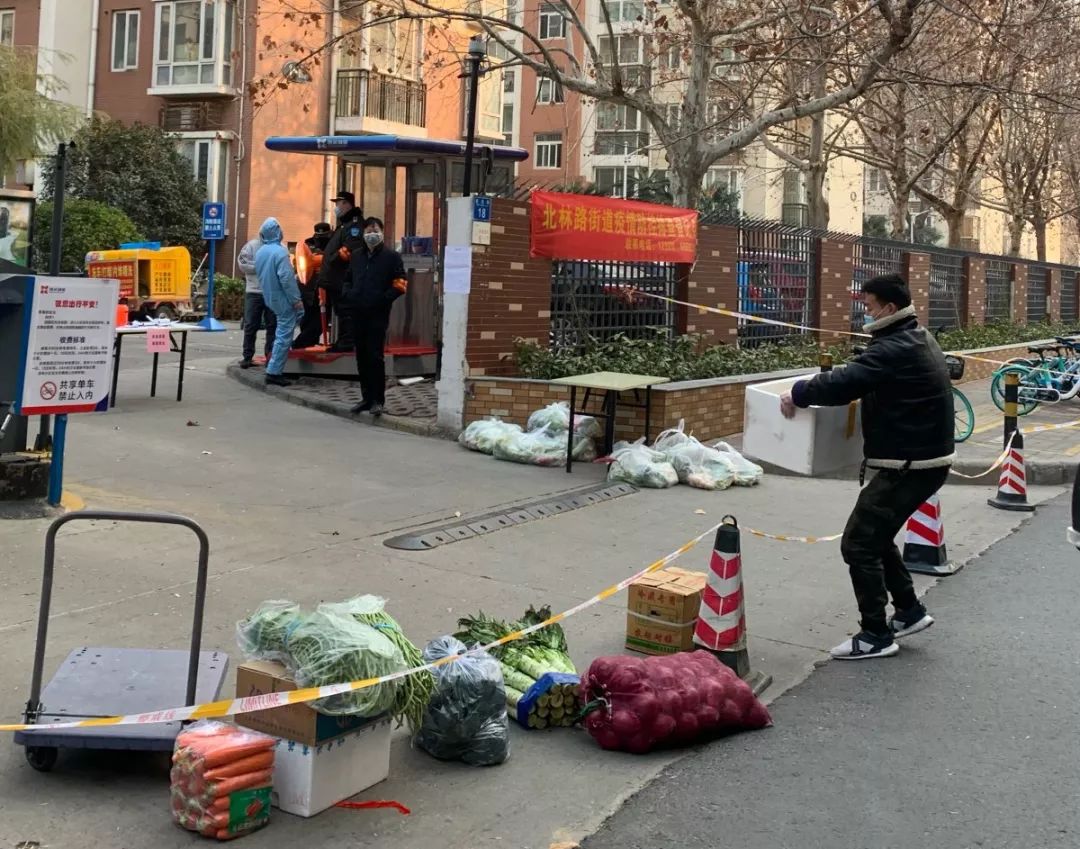 郑州最严门禁时代,郑州小区实行封闭大门通知