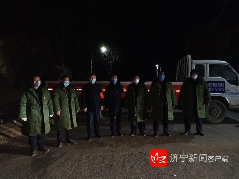 战疫我们在一起｜一件棉大衣，温暖了“守门员”的心