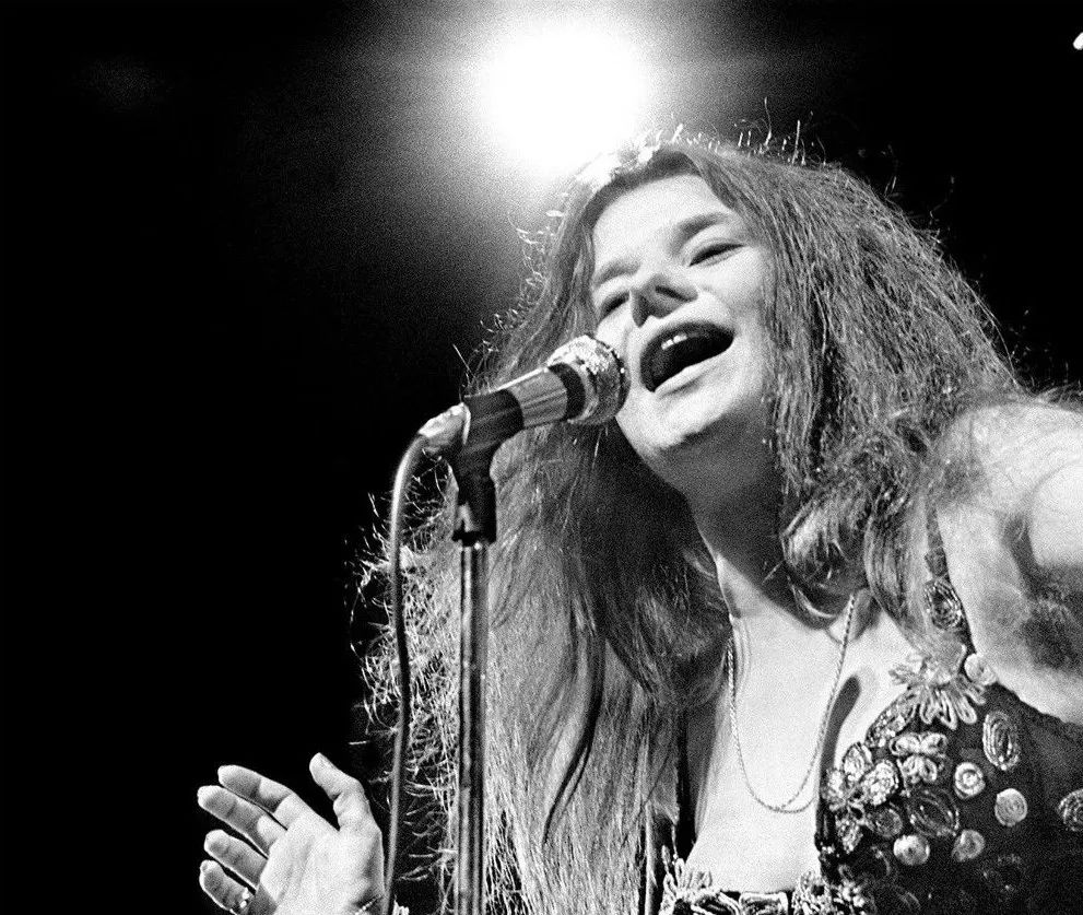 老派情歌|我已经苍老，可我依然会沦陷于千吻之深