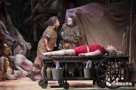 这个尸堆满地的舞台是否满足你对“血腥混乱美学”的全部想象？