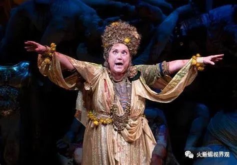 这个尸堆满地的舞台是否满足你对“血腥混乱美学”的全部想象？