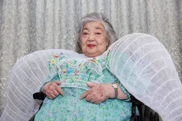 时尚无关年纪|85岁老夫老妻变“网红情侣”火爆时装周