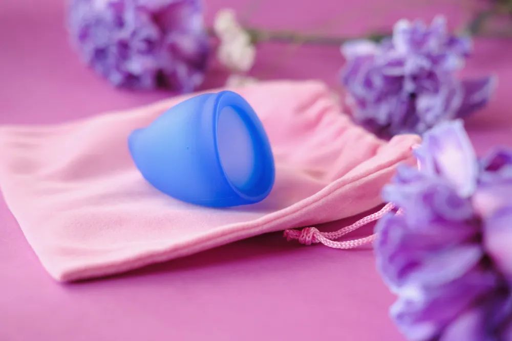 比棉条还好用的姨妈神器：如何把一个杯子放进身体？