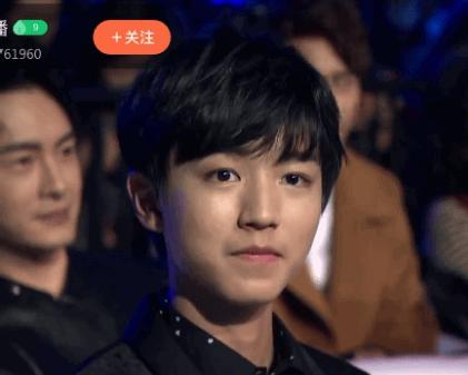 王俊凯回眸杀合集,王俊凯挑眉眼神杀