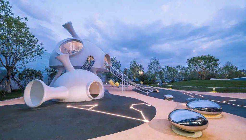 孩童的游乐场是我们回不去的童年,童年中的游乐园