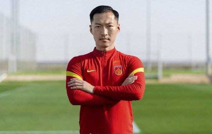 最新国足定妆照出炉，蒿俊闵领衔的鲁能三将帅气上镜