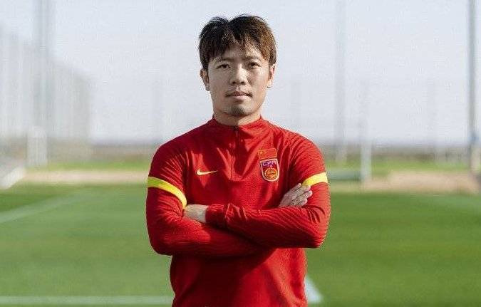 最新国足定妆照出炉，蒿俊闵领衔的鲁能三将帅气上镜