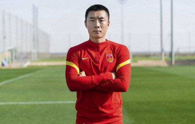 最新国足定妆照出炉，蒿俊闵领衔的鲁能三将帅气上镜