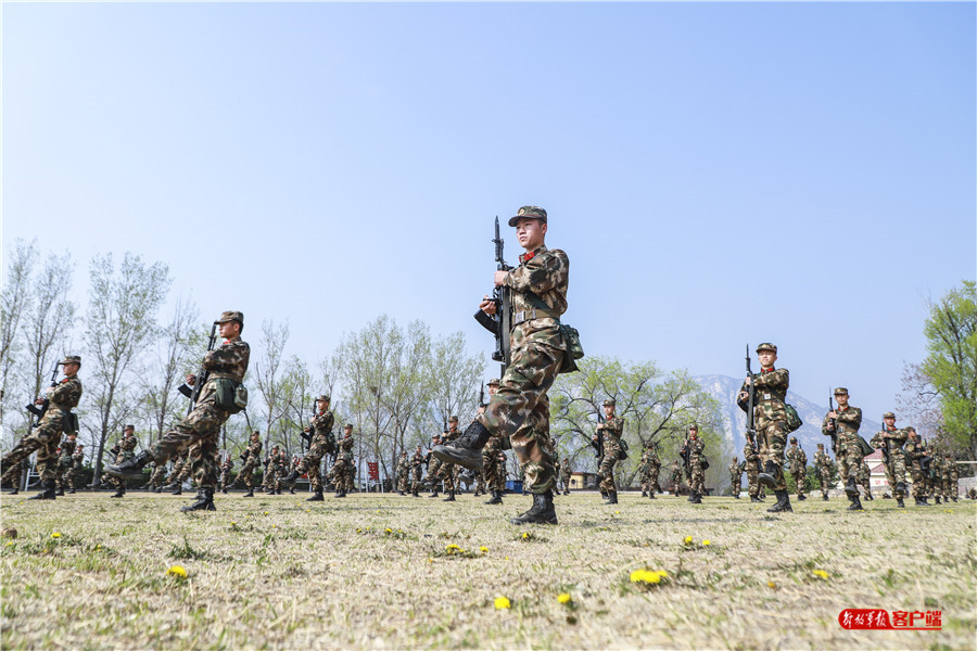 热血沸腾！*警武**刺杀训练杀声震天