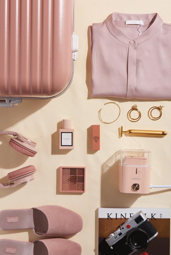 换季衣服皱巴怎么办？可以折叠的手持挂烫机1分钟熨平旧衣，一机两用，连除螨仪都省了