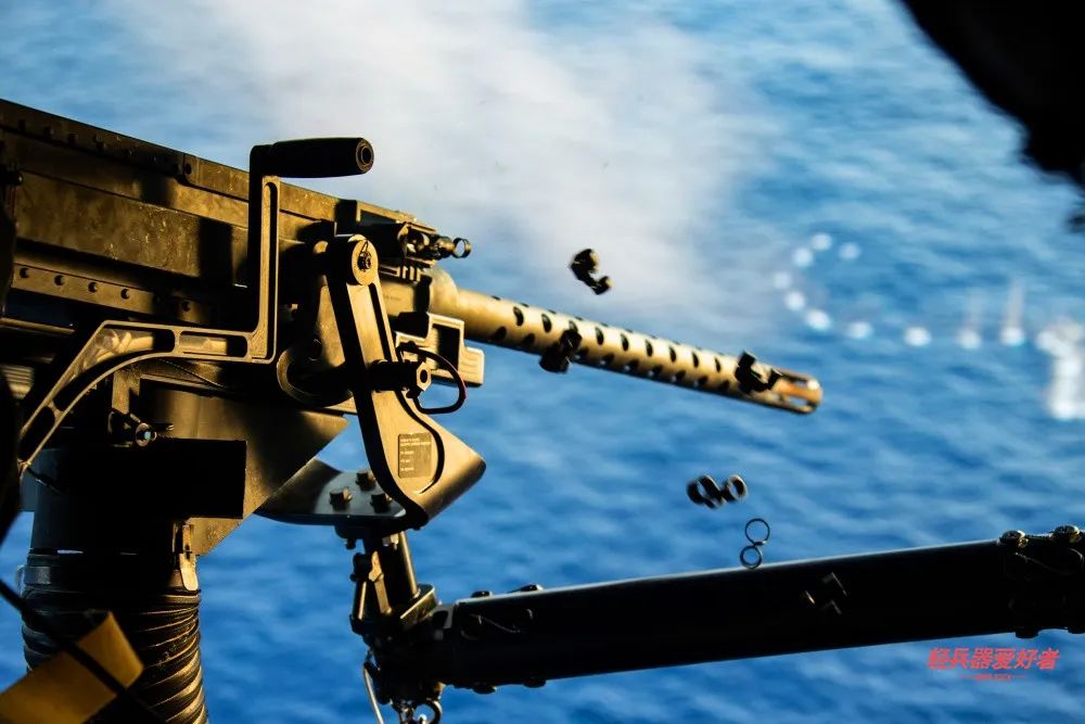 57式重机枪射击视频,14.5毫米重机枪抵肩射击