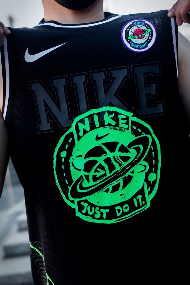 耐克新款亮眼,耐克夜光涂鸦测评