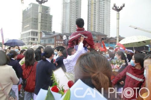 感动中国致敬航天人,致敬航天英雄感动中国