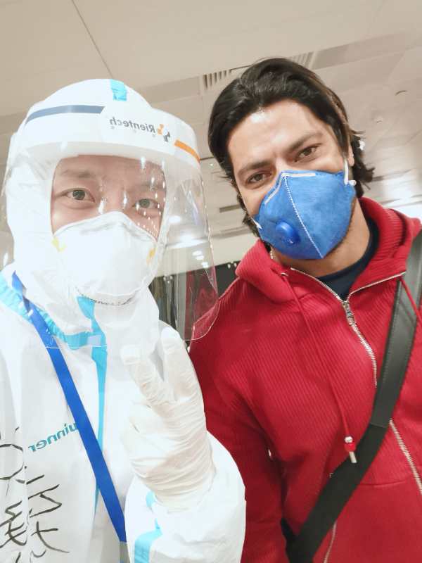 「球迷谱」见证巴西三叉戟压哨入境，奥斯卡气质令宋泽恒折服