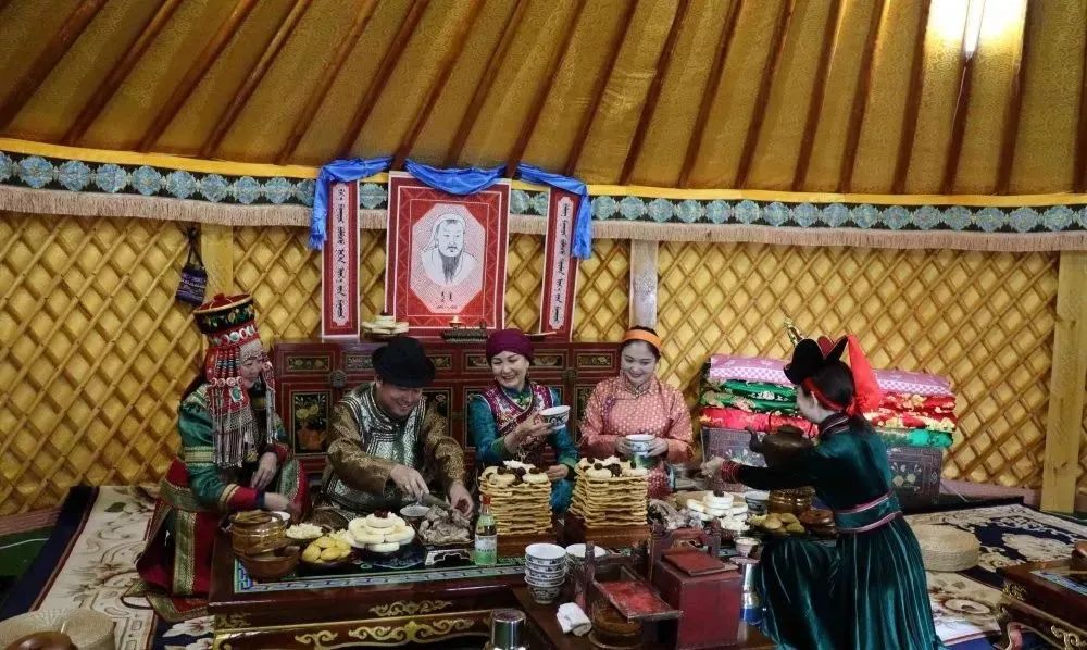 蒙古包座位有什么讲究,牧民蒙古包有什么讲究