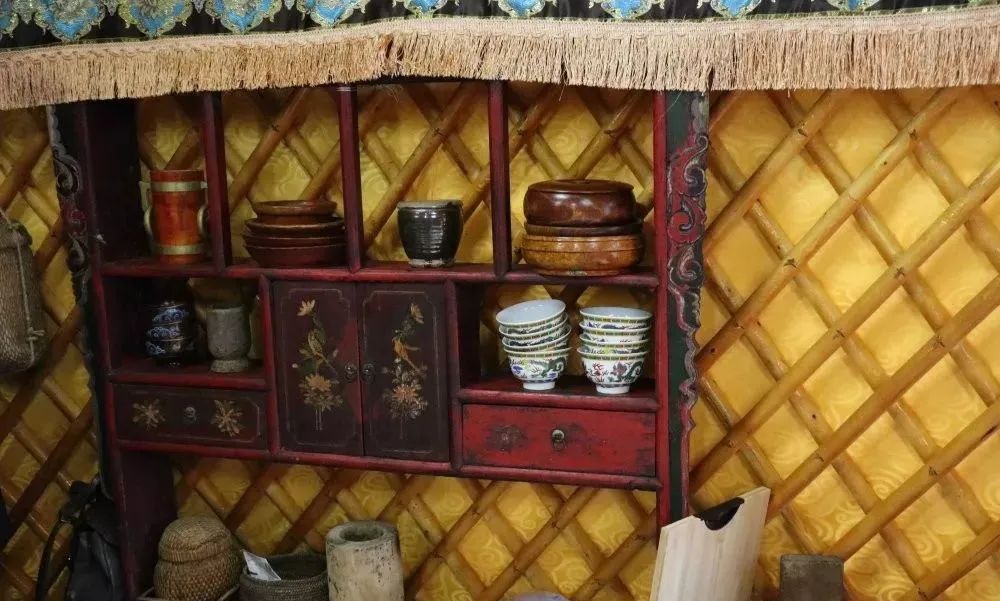 蒙古包座位有什么讲究,牧民蒙古包有什么讲究