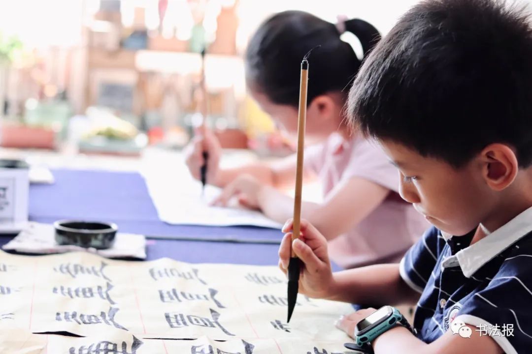 练过硬笔书法的孩子字都写得好吗,孩子练书法一般练几年比较好