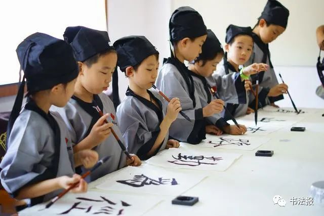 练过硬笔书法的孩子字都写得好吗,孩子练书法一般练几年比较好