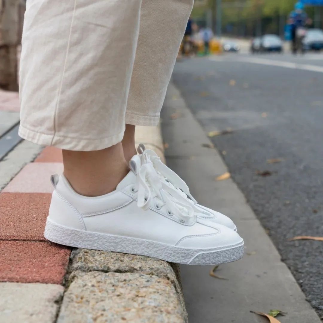 什么牌子小白鞋比较耐穿不累脚呢,小白鞋哪个款好穿舒服耐穿