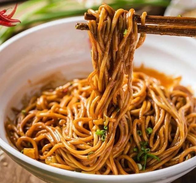 正宗的武汉风味热干面,热干面香辣武汉