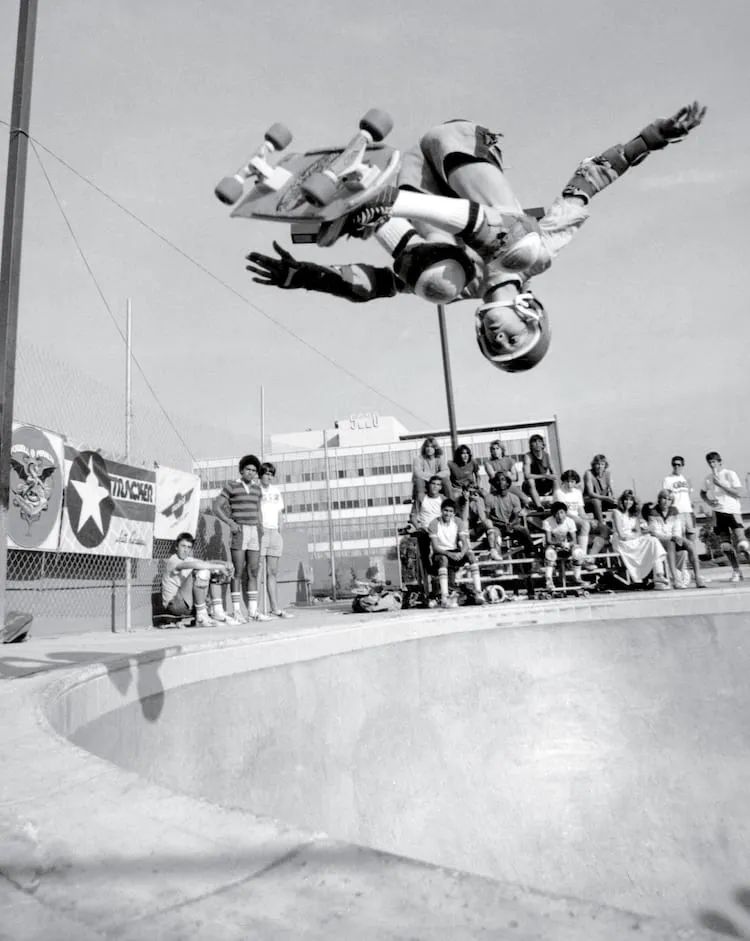 传奇滑手TonyHawk换过多少鞋子援助？