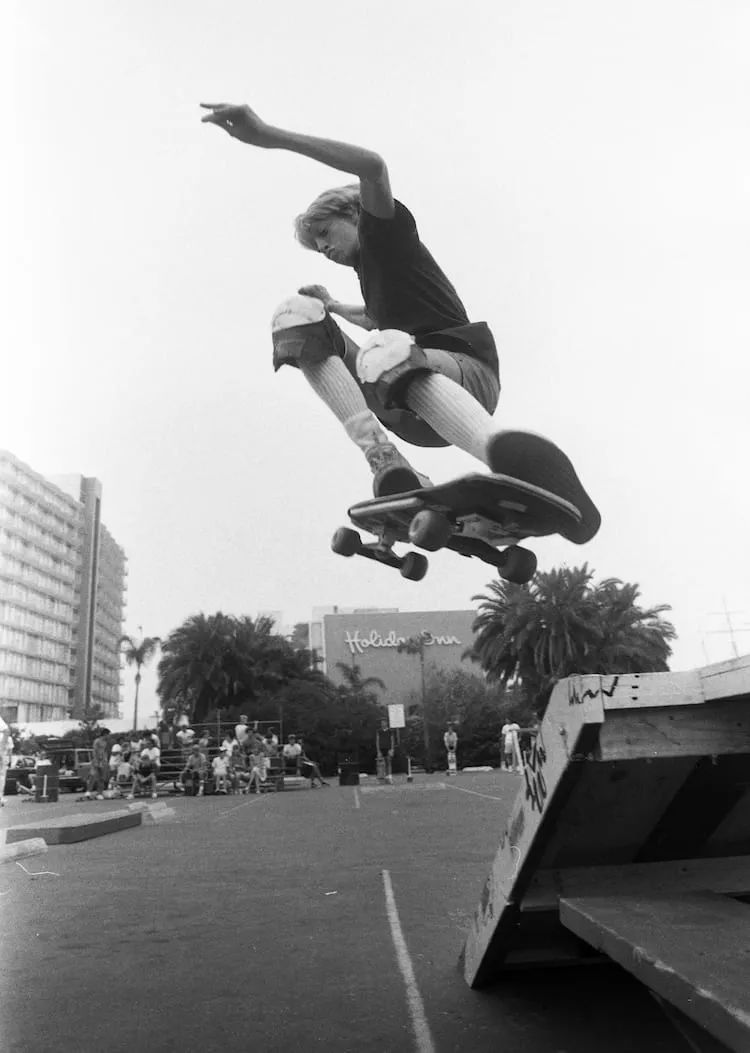 传奇滑手TonyHawk换过多少鞋子援助？