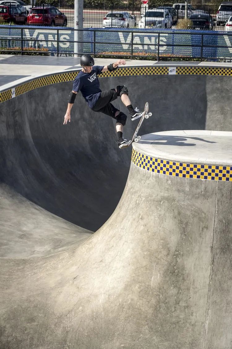 传奇滑手TonyHawk换过多少鞋子援助？