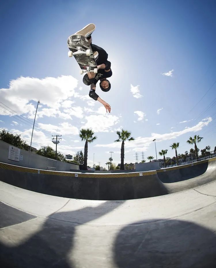 传奇滑手TonyHawk换过多少鞋子援助？