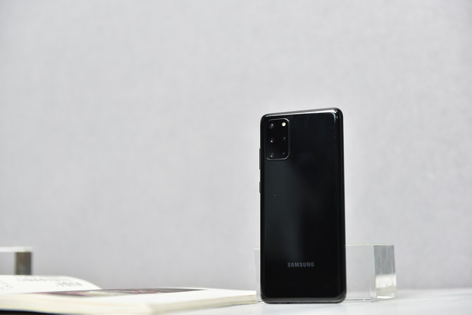 对眼睛好的屏幕手机,2017年度高颜值的全面屏手机盘点